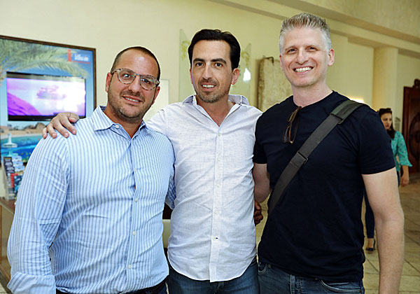 מימין: עדן פרי, ארכיטקט פתרונות ב-AWS, אלי שקד, מנכ״ל VMware ישראל, ושלומי אביב, מנהל אזורי למכירת פתרונות NSX ב-VMware. צילום: יח"צ