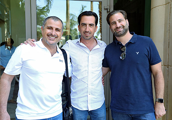 מימין: גיל כהן, סמנכ״ל מכירות באמת מחשוב, אלי שקד, מנכ״ל VMware ישראל, ואוהד בר שי, מנהל מוצר ב-C-Data. צילום: יח"צ