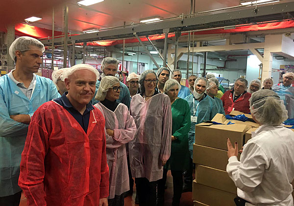 אנשי מלם תים, סיסקו ואורחיהם בסיור במפעל של עלית בנצרת עלית. צילום: יח"צ