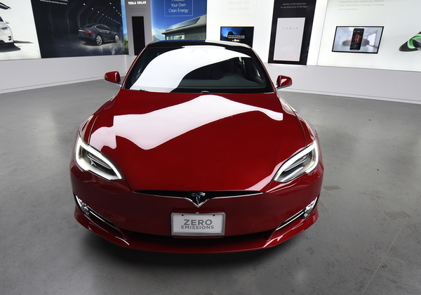 ה-Model S של טסלה. צילום: BigStock