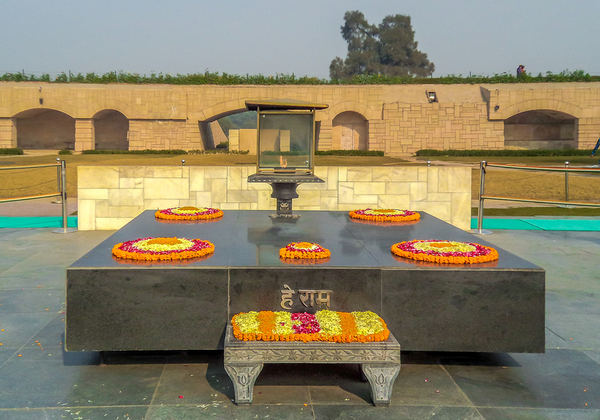 ראג' גהאט (Raj Ghat) - אתר ההנצחה למהטמה גנדי, שבמזרח ניו דלהי. צילום: BigStock