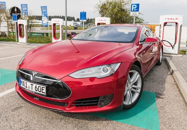 Tesla Model S משנת 2019. צילום: BigStock