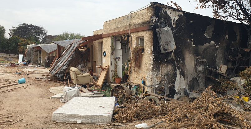 בית בכפר עזה, שמחבלי החמאס שרפו.