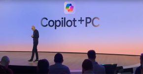 סאטיה נאדלה, מנכ"ל מיקרוסופט, מציג את Copilot+PC בכנס בחודש שעבר.